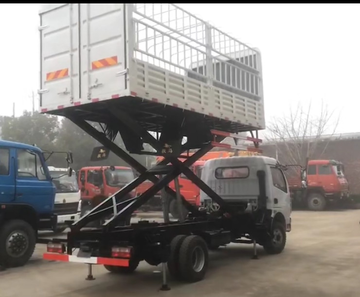 多利卡D6簡(jiǎn)易型畜禽運(yùn)輸車