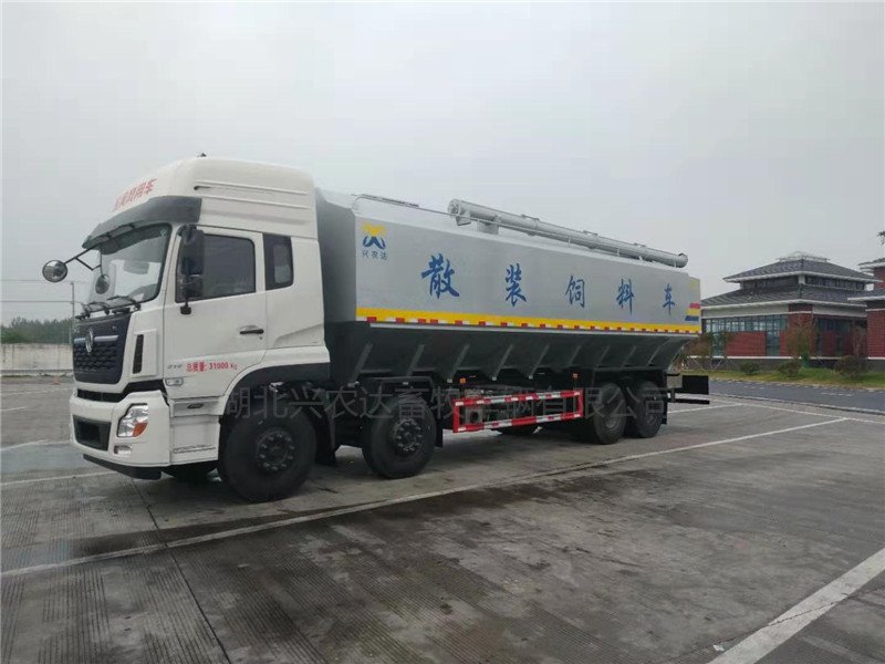 新款銀灰色東風(fēng)天龍全液壓44方散裝飼料運輸車