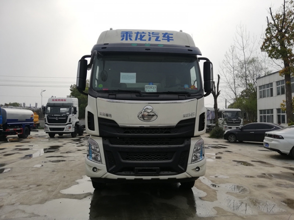 國六柳汽乘龍270馬力三橋散裝飼料車