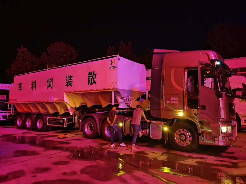 11米6半掛飼料車(chē)（30噸不超重）