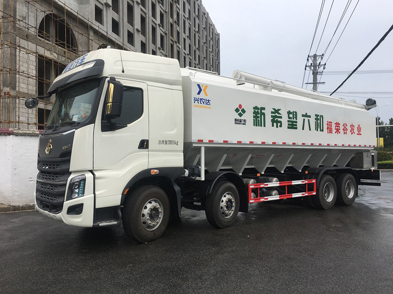 國(guó)六標(biāo)載15噸460馬力前四后八飼料運(yùn)輸車