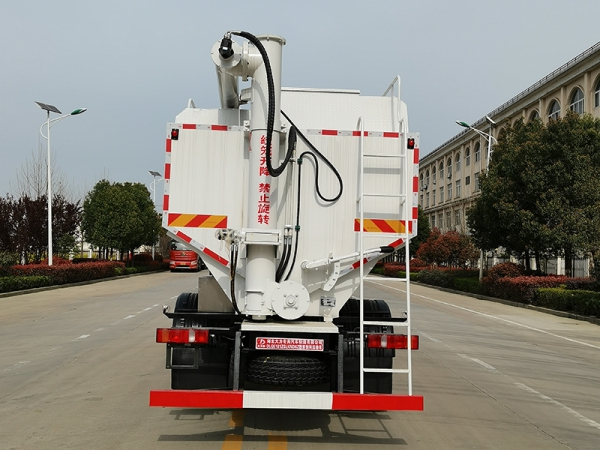 DLQ5181ZSLXND6Z重汽單橋飼料車(chē)