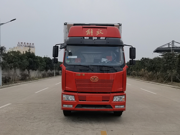 DLQ5180CCQXND6C解放單橋畜牧車(chē)