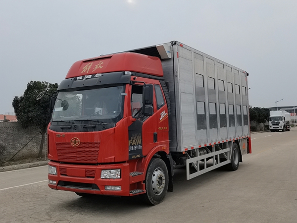 DLQ5180CCQXND6C解放單橋畜牧車(chē)