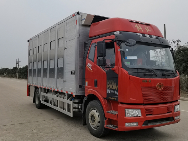DLQ5180CCQXND6C解放單橋畜牧車(chē)