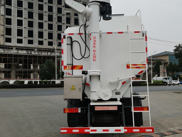 國六東風(fēng)天錦前四后四飼料車