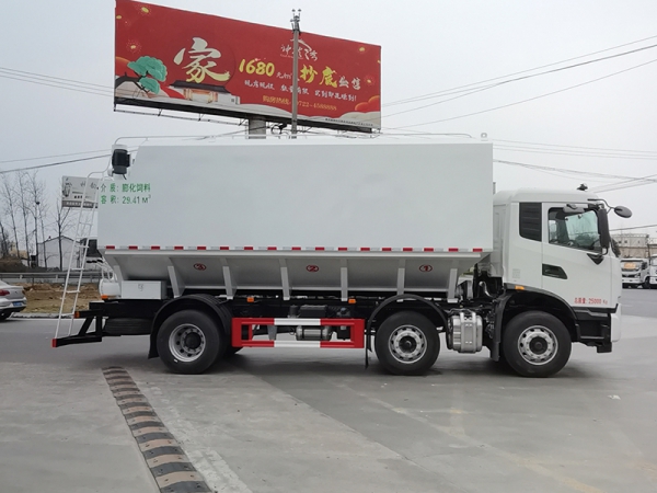 國六東風(fēng)天錦前四后四飼料車